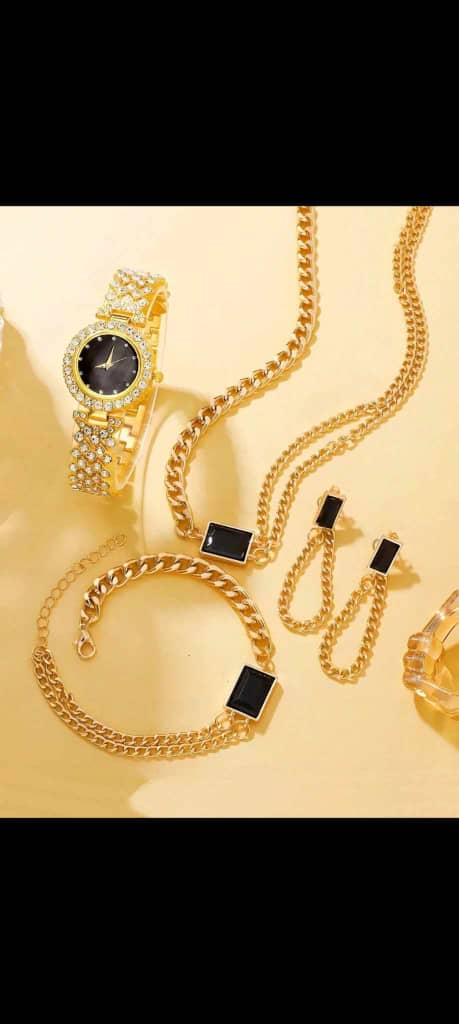 Ensemble de montre bracelet boucle d'oreille chaine et bague