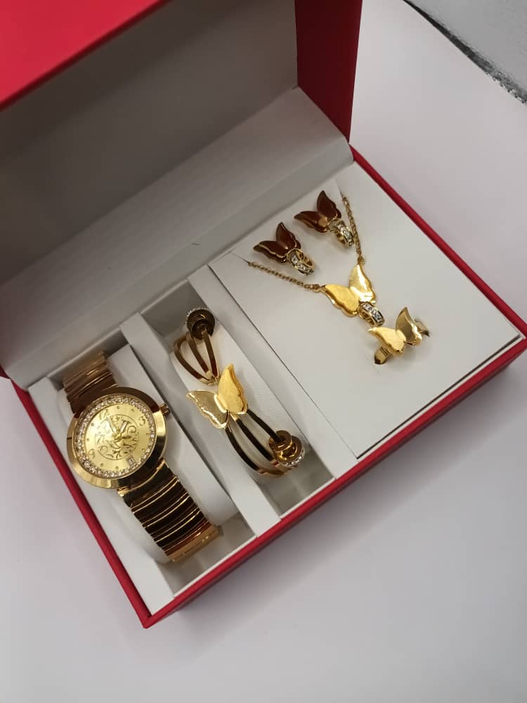 Ensemble de montre et bijoux en or plaqué