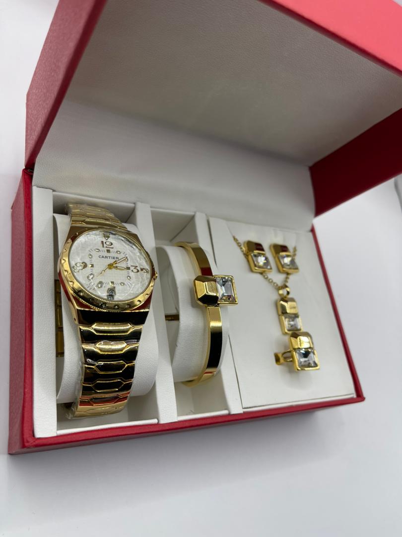 Ensemble de montre et bijoux en or plaqué