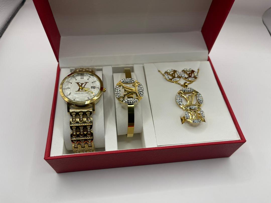 Ensemble de montre et bijoux en or plaqué