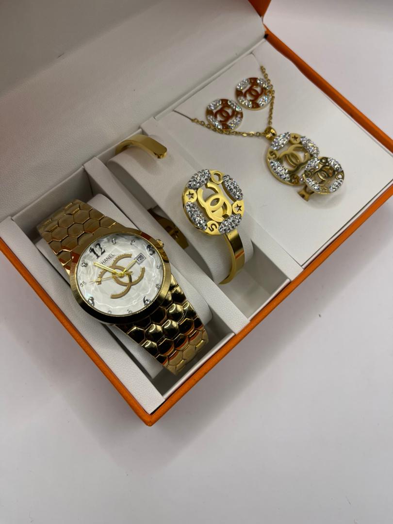 Ensemble de montre et bijoux en or plaqué