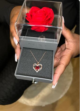 Coffret Rose Éternelle & son Collier d'Amour